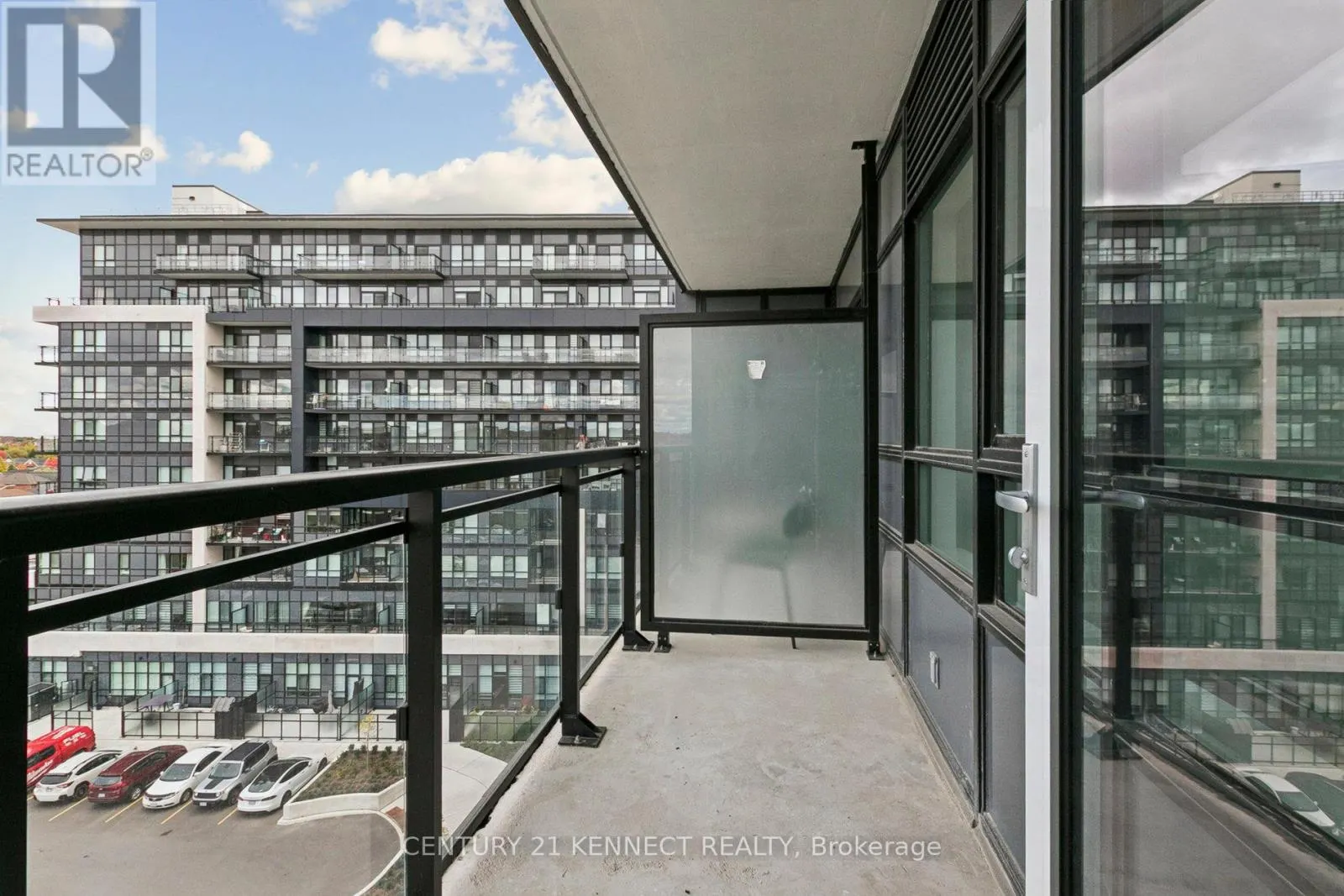 628 - 395 DUNDAS STREET W