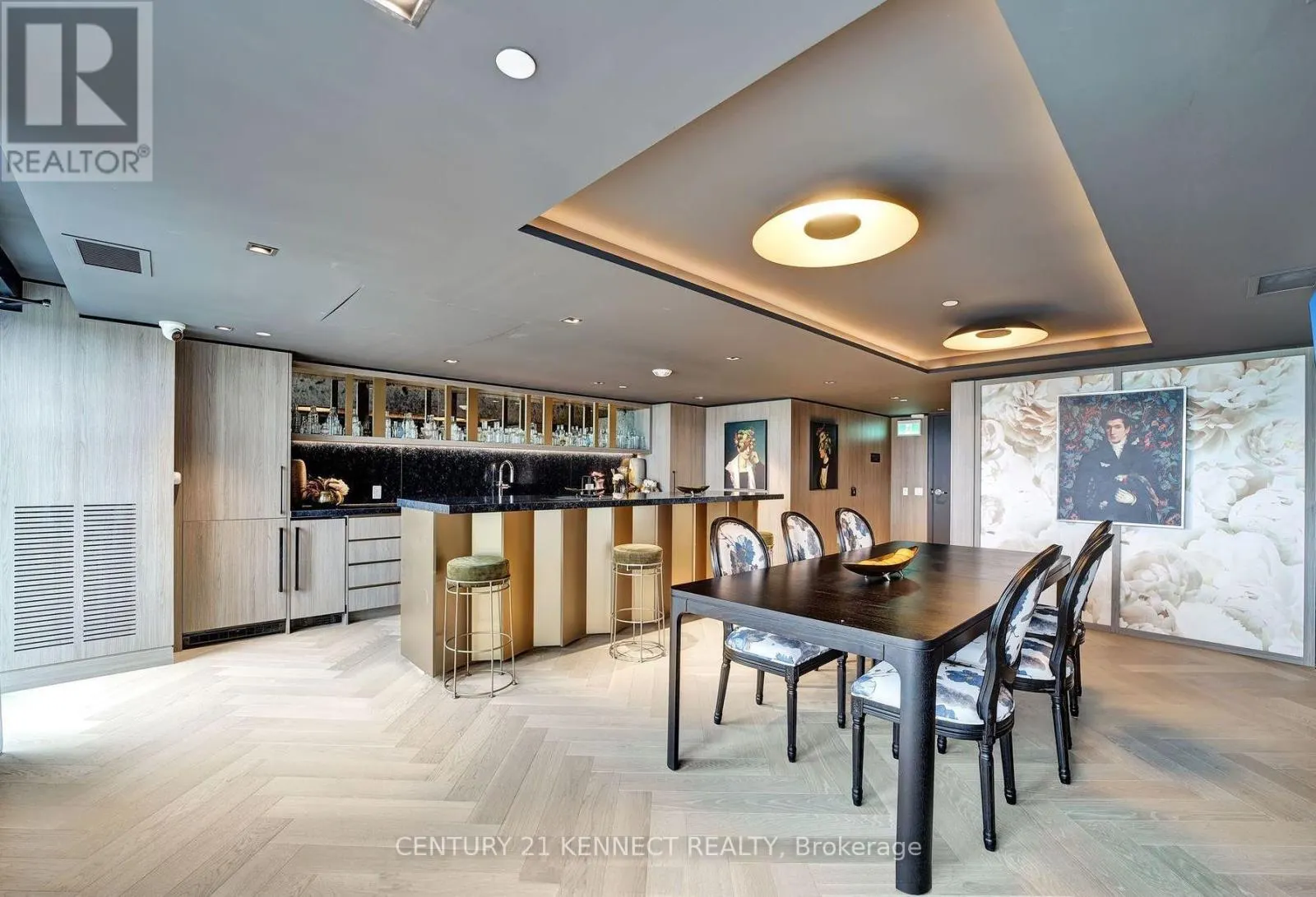 628 - 395 DUNDAS STREET W