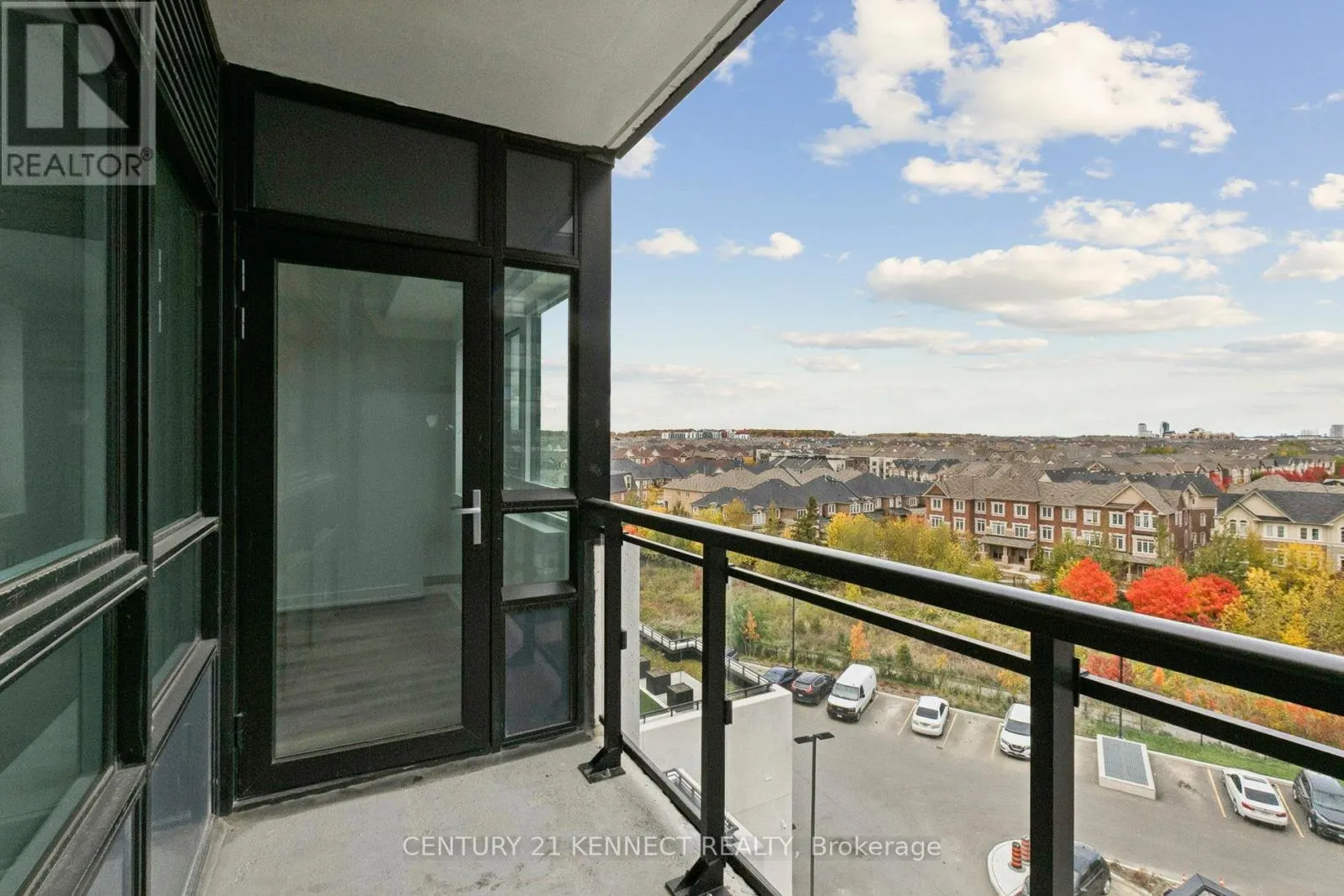 628 - 395 DUNDAS STREET W