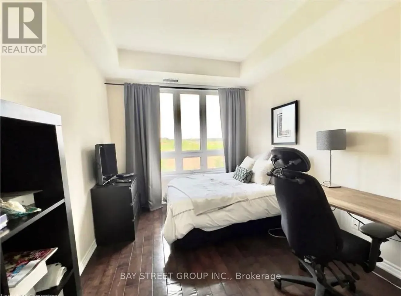 210 - 5327 UPPER MIDDLE ROAD