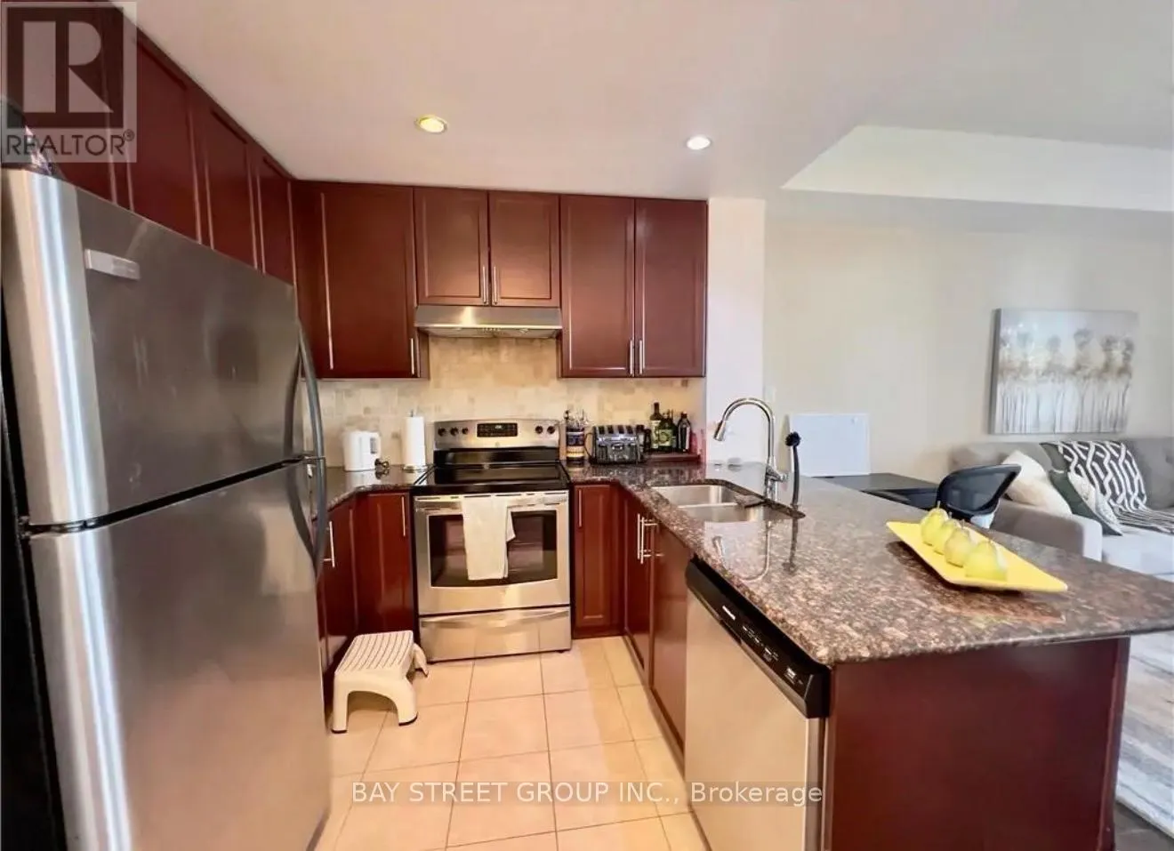 210 - 5327 UPPER MIDDLE ROAD