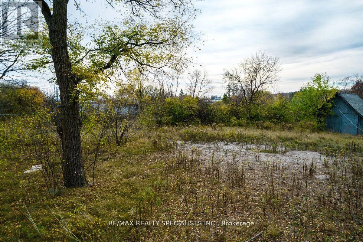 2036 UPPER MIDDLE ROAD E