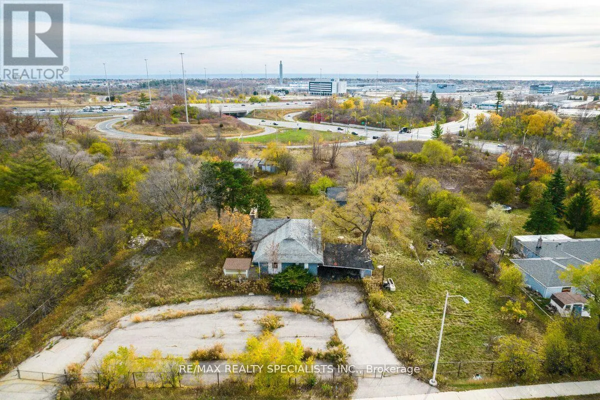 2036 UPPER MIDDLE ROAD E