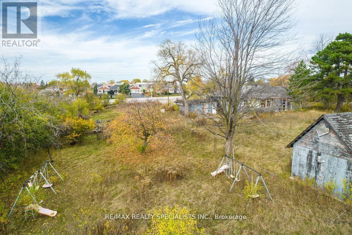 2036 UPPER MIDDLE ROAD E