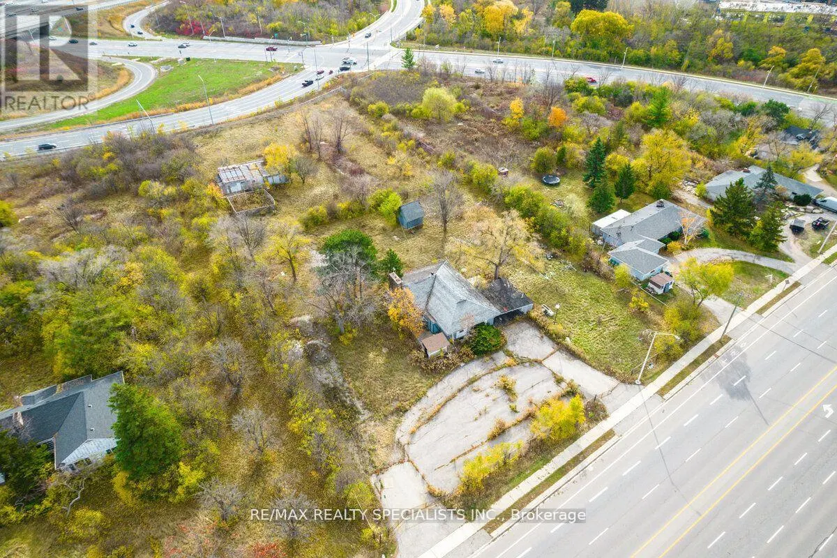 2036 UPPER MIDDLE ROAD E