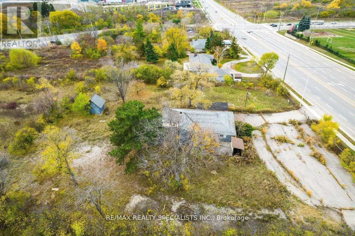 2036 UPPER MIDDLE ROAD E