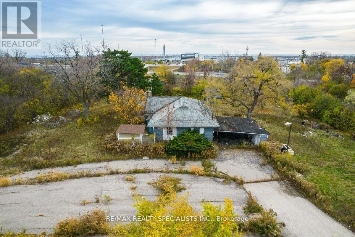 2036 UPPER MIDDLE ROAD E