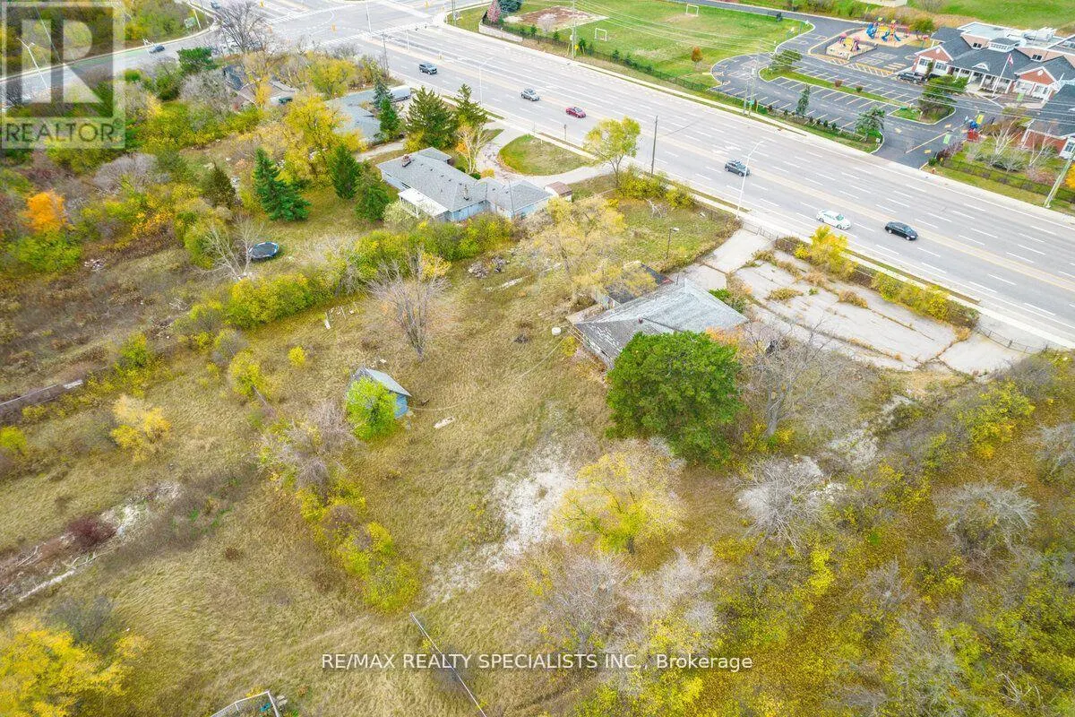 2036 UPPER MIDDLE ROAD E