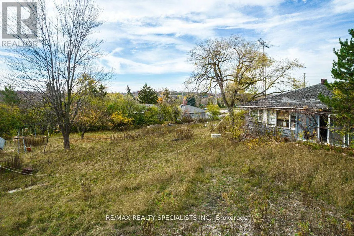 2036 UPPER MIDDLE ROAD E