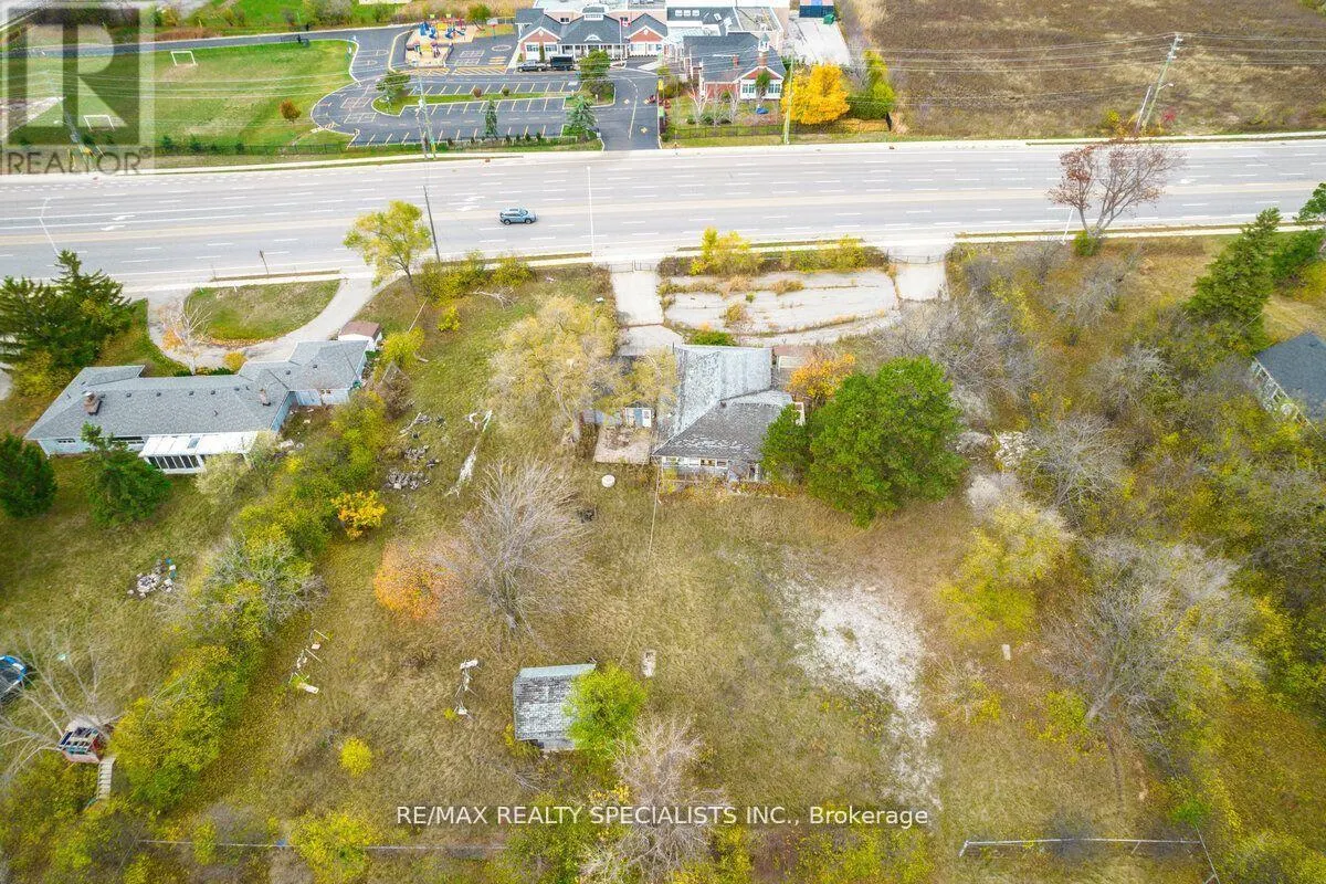 2036 UPPER MIDDLE ROAD E