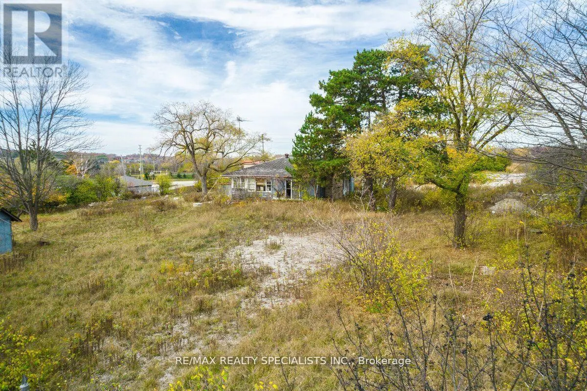 2036 UPPER MIDDLE ROAD E