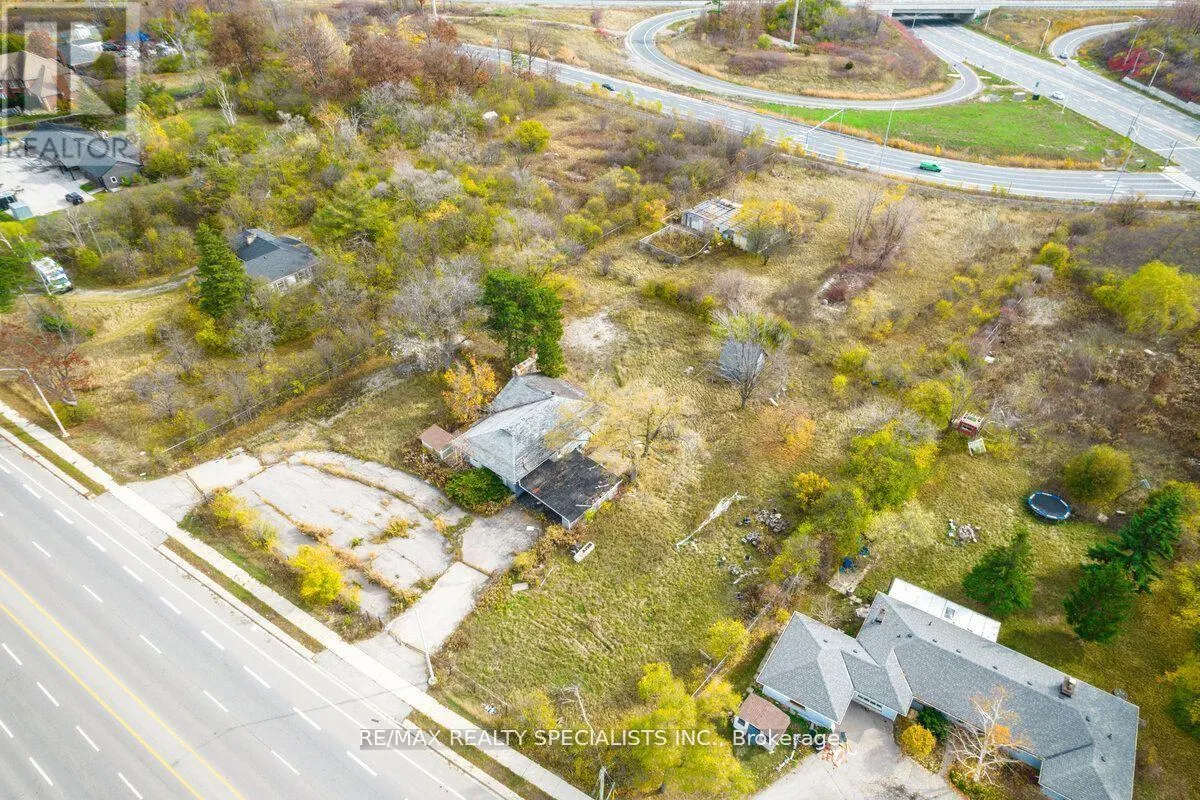 2036 UPPER MIDDLE ROAD E