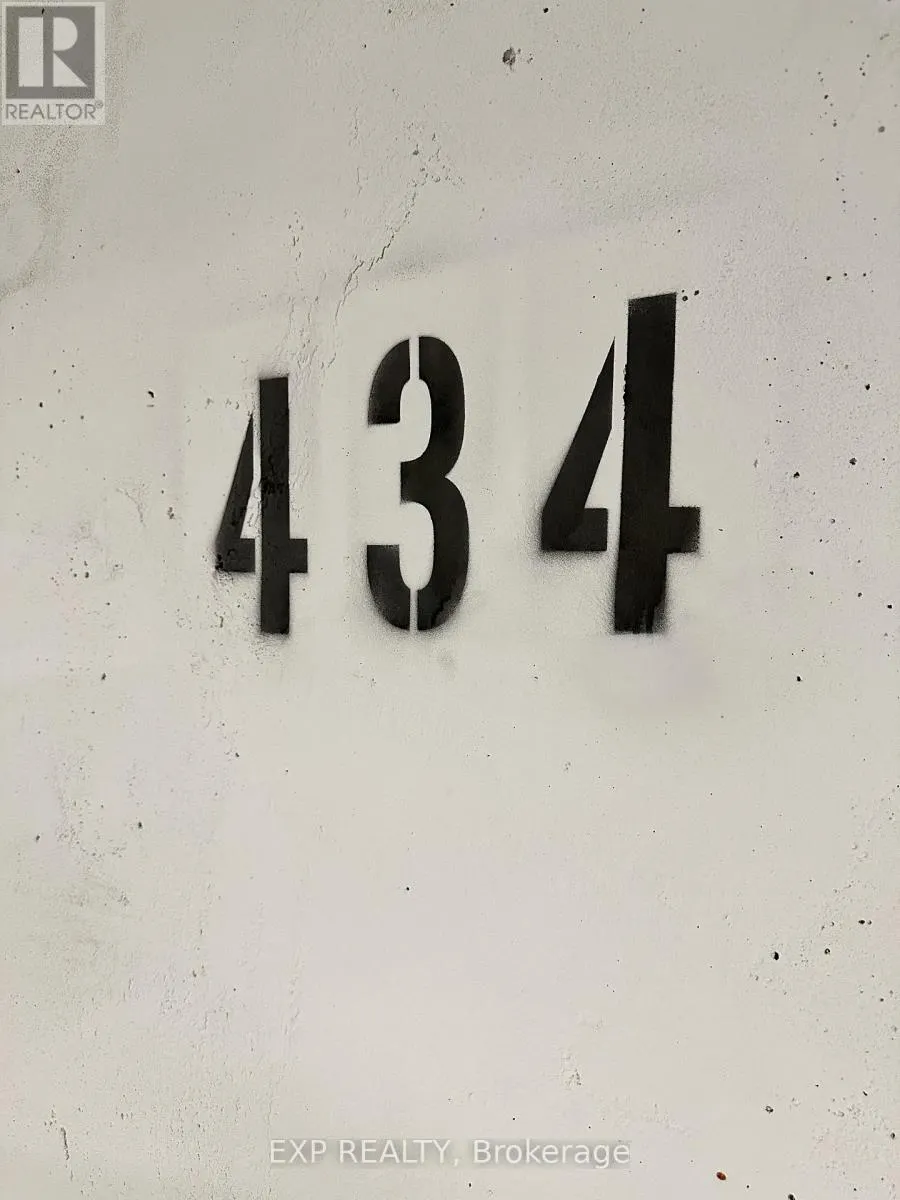 806 - 370 MARTHA STREET