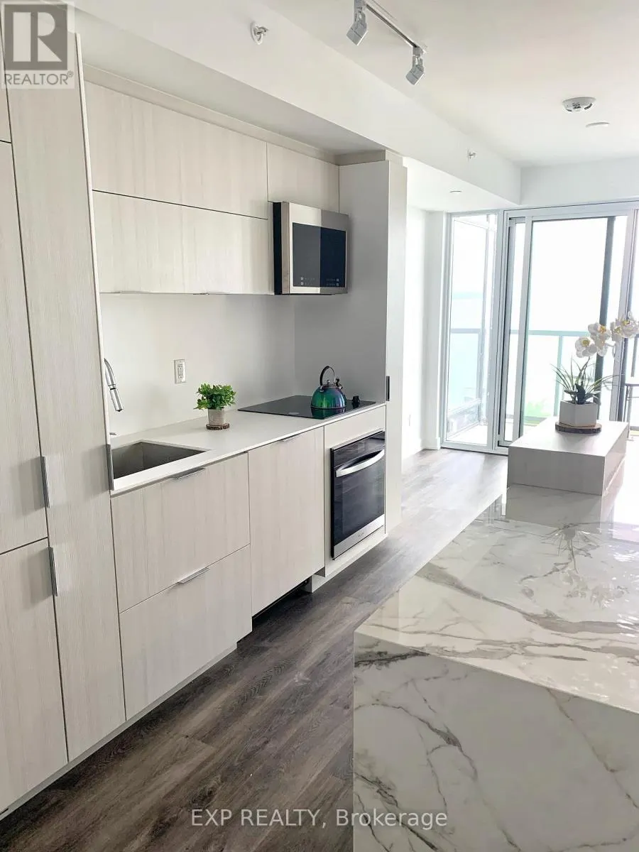 806 - 370 MARTHA STREET