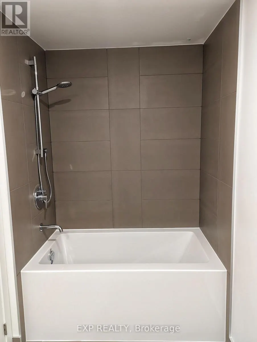 806 - 370 MARTHA STREET