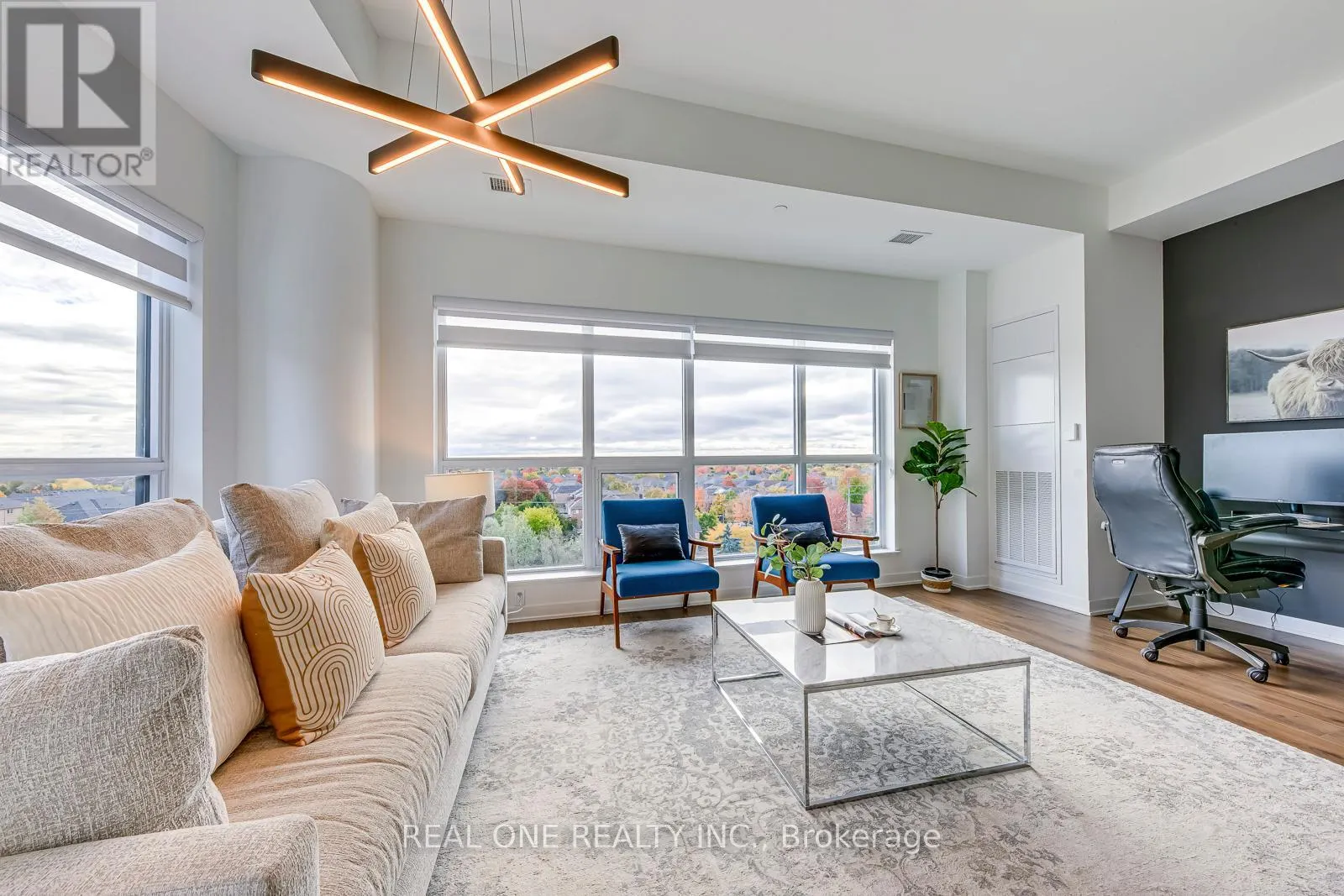 526 - 405 DUNDAS STREET W