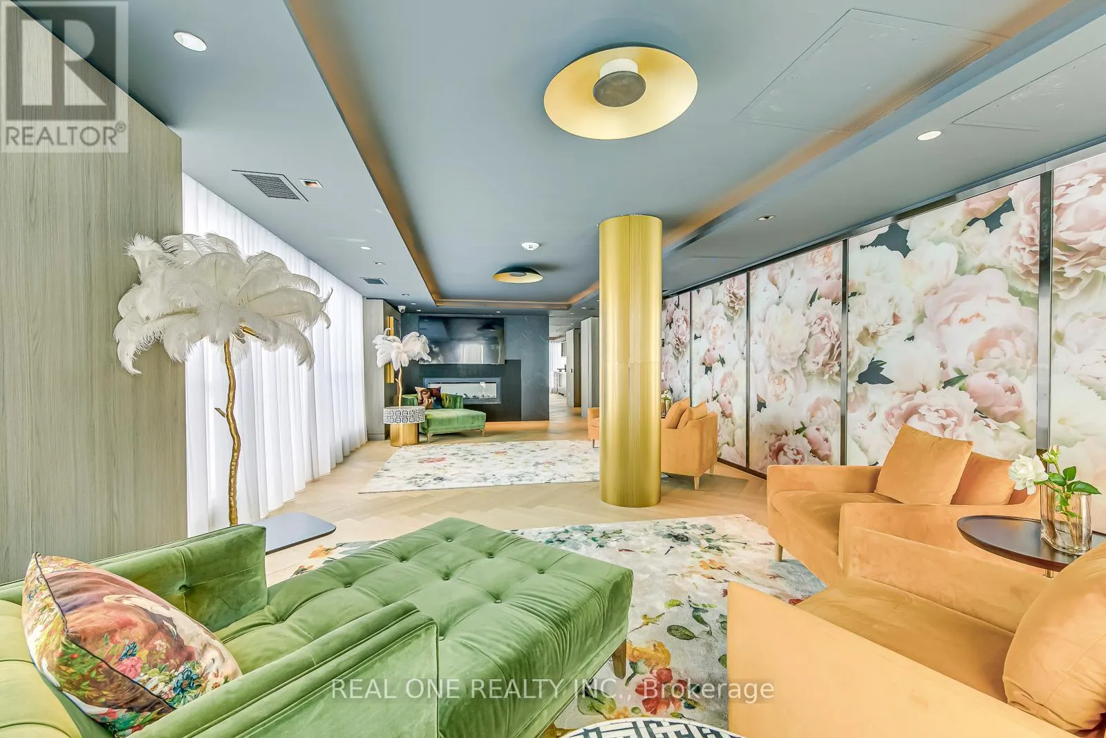 526 - 405 DUNDAS STREET W