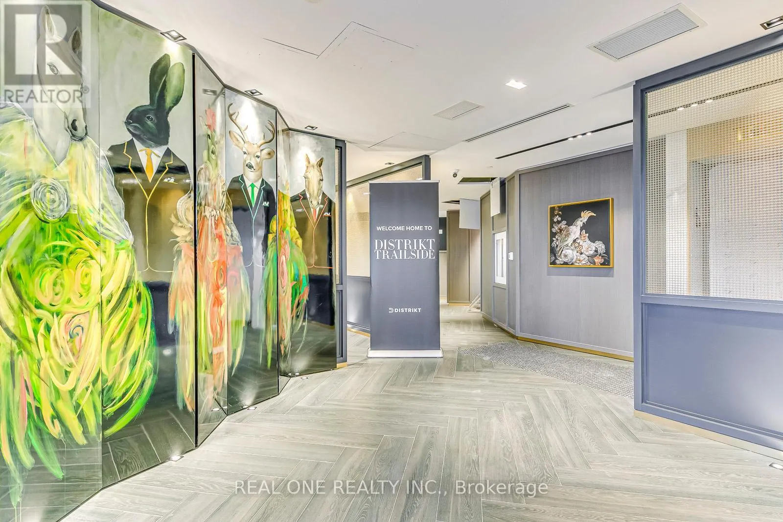 526 - 405 DUNDAS STREET W