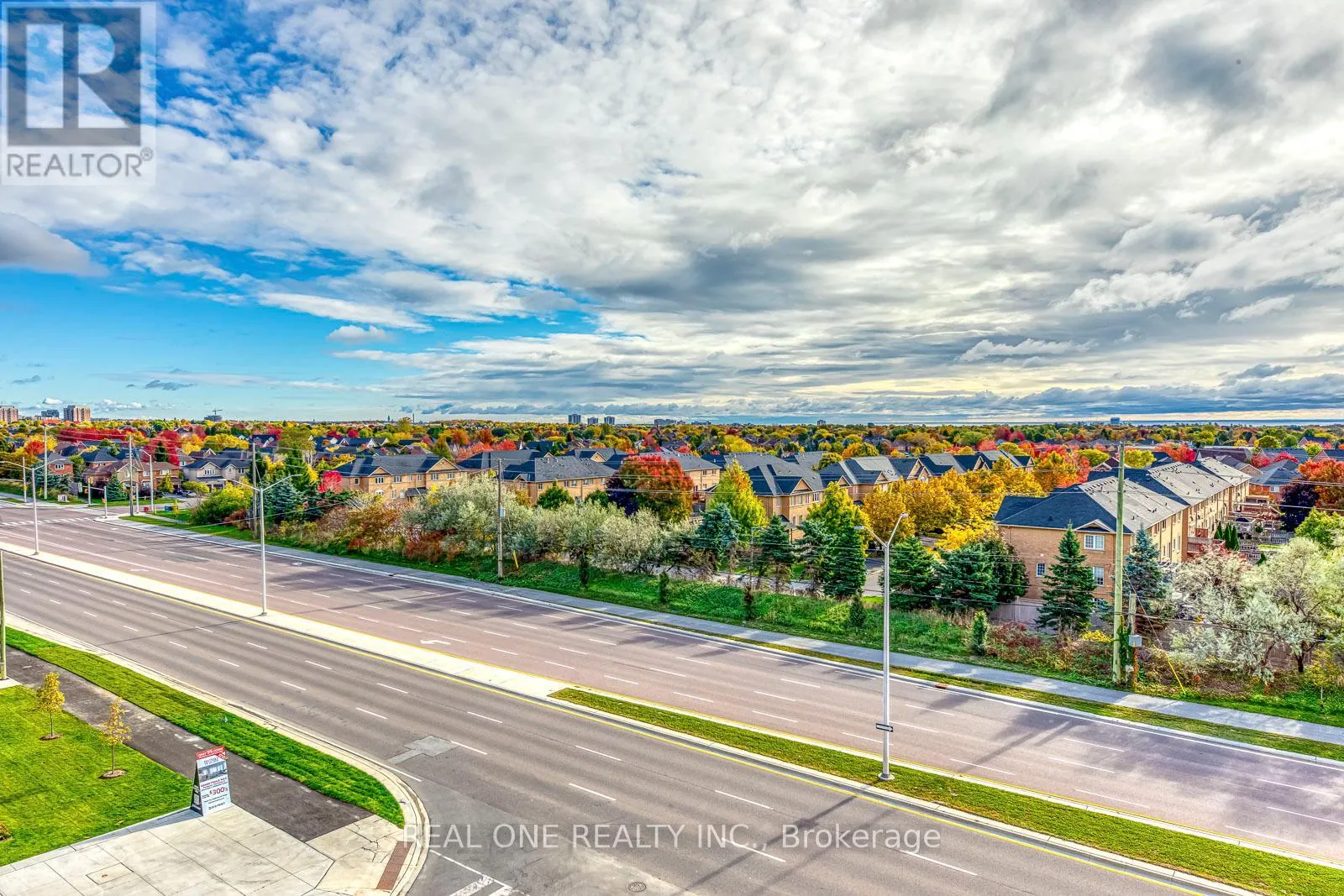 526 - 405 DUNDAS STREET W