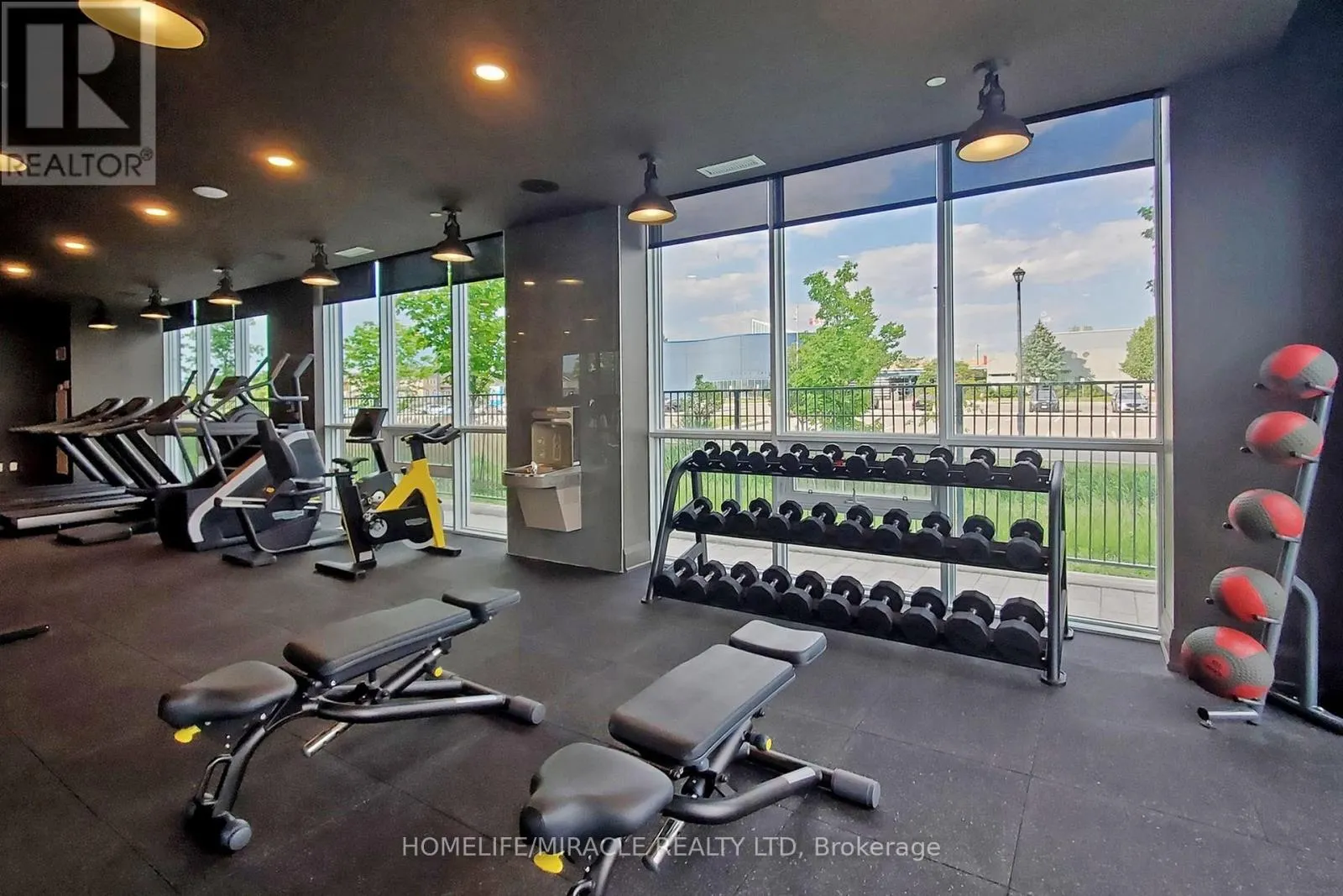 1106 - 1050 MAIN STREET E