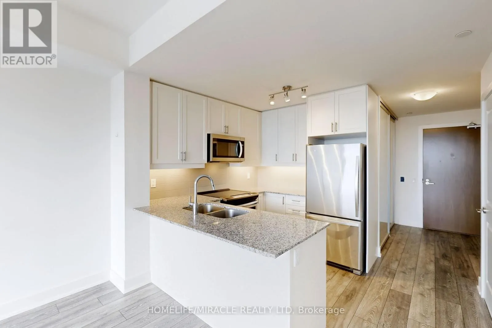 1106 - 1050 MAIN STREET E