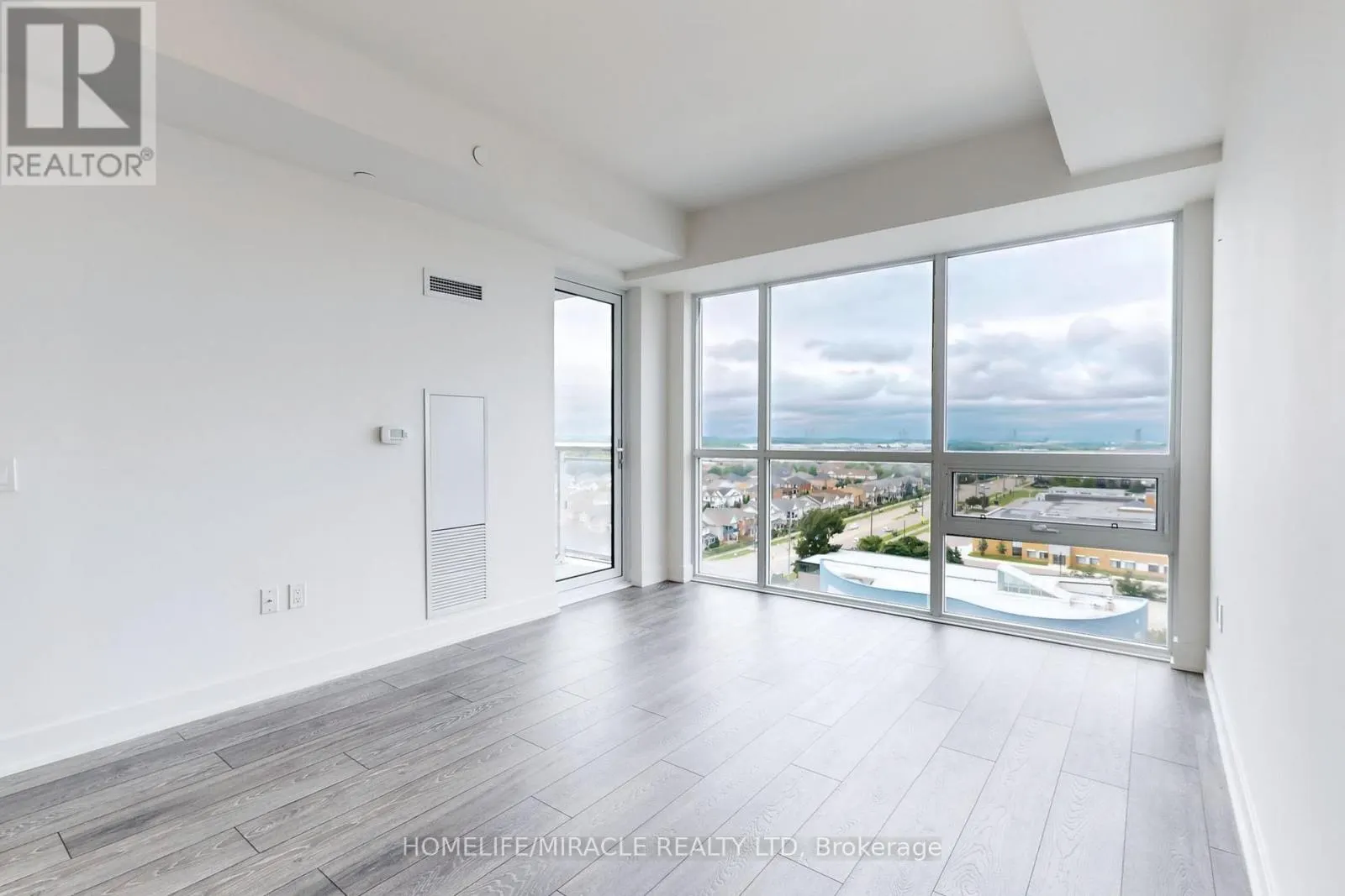 1106 - 1050 MAIN STREET E