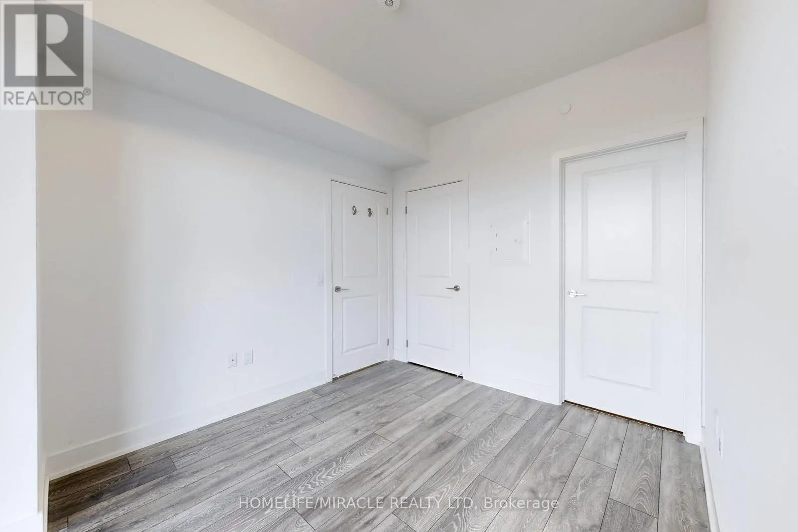 1106 - 1050 MAIN STREET E