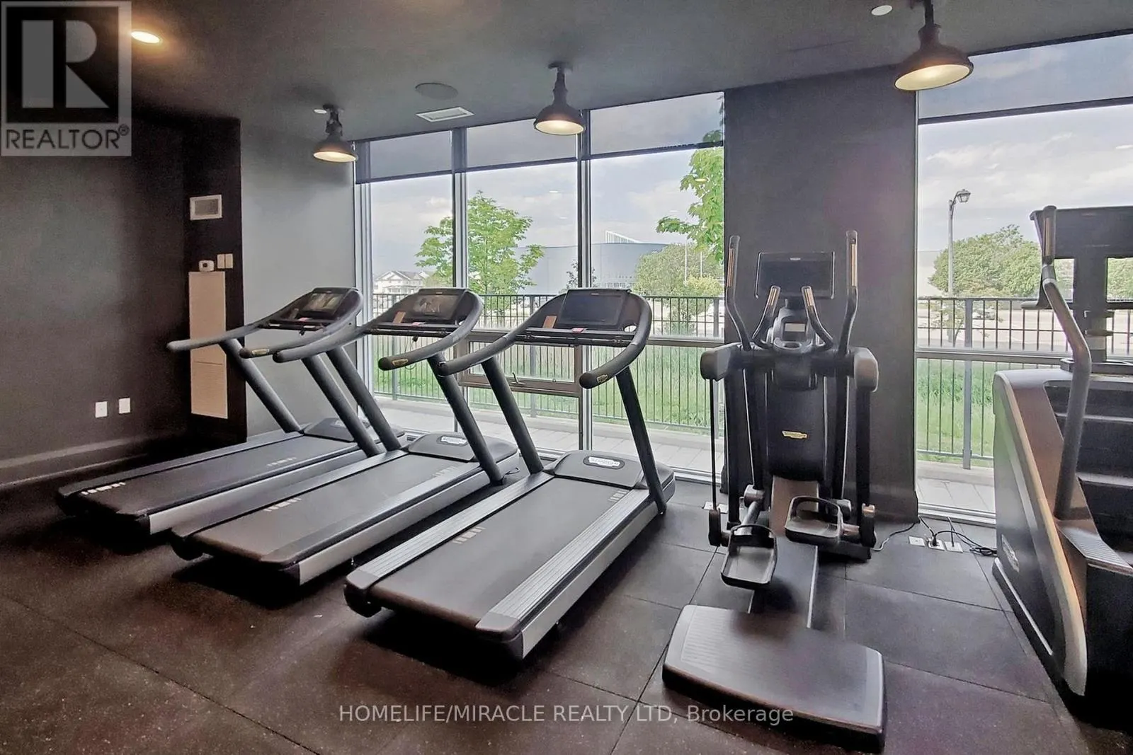 1106 - 1050 MAIN STREET E