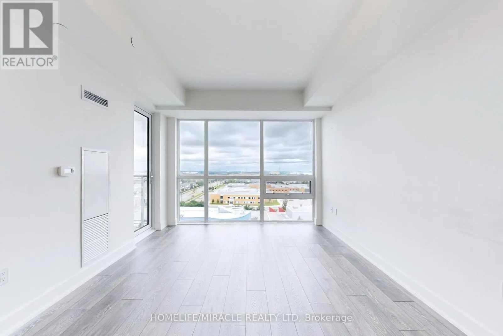 1106 - 1050 MAIN STREET E