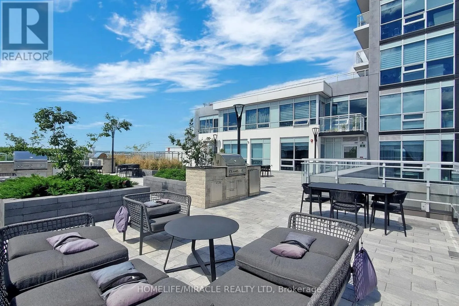 1106 - 1050 MAIN STREET E