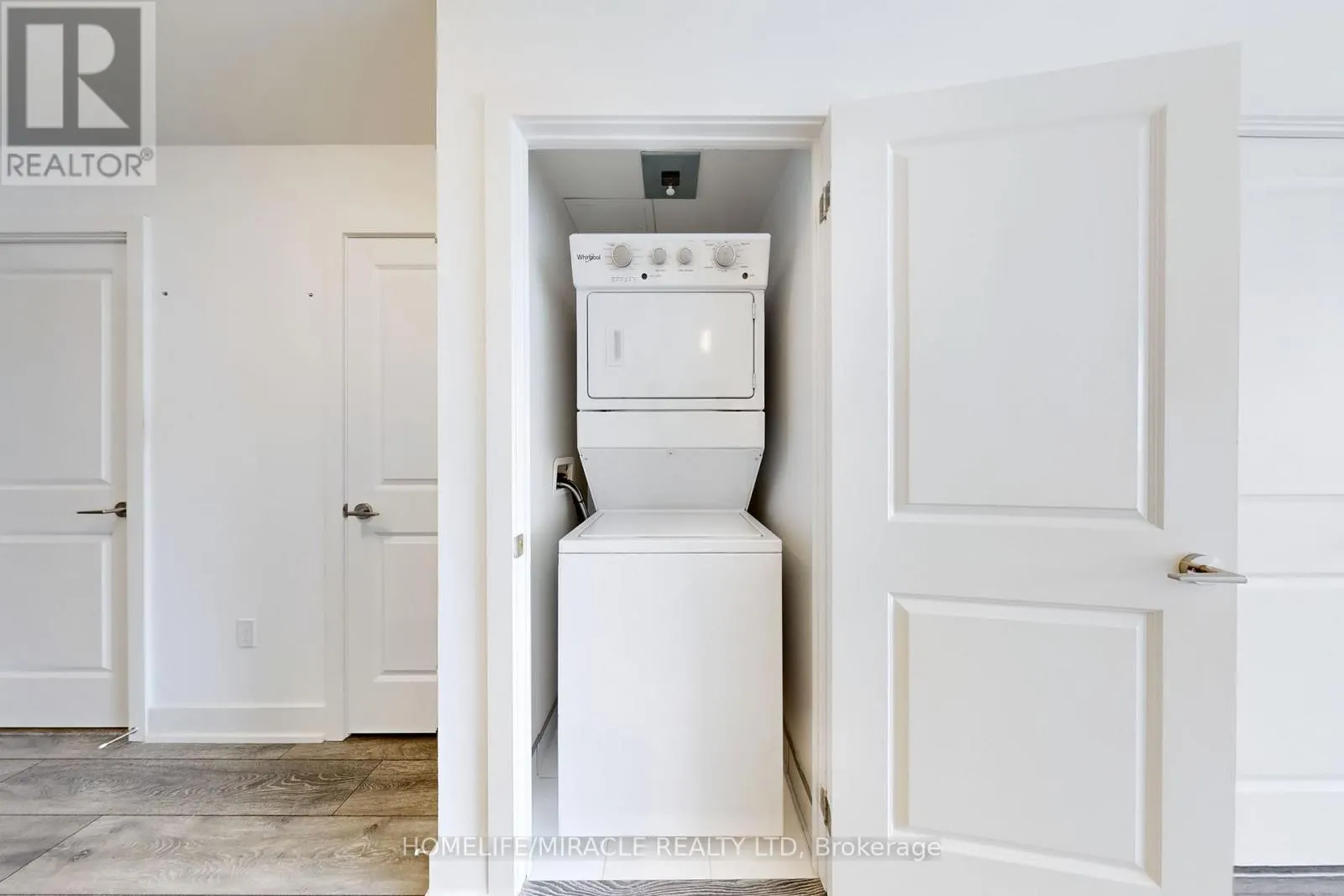 1106 - 1050 MAIN STREET E