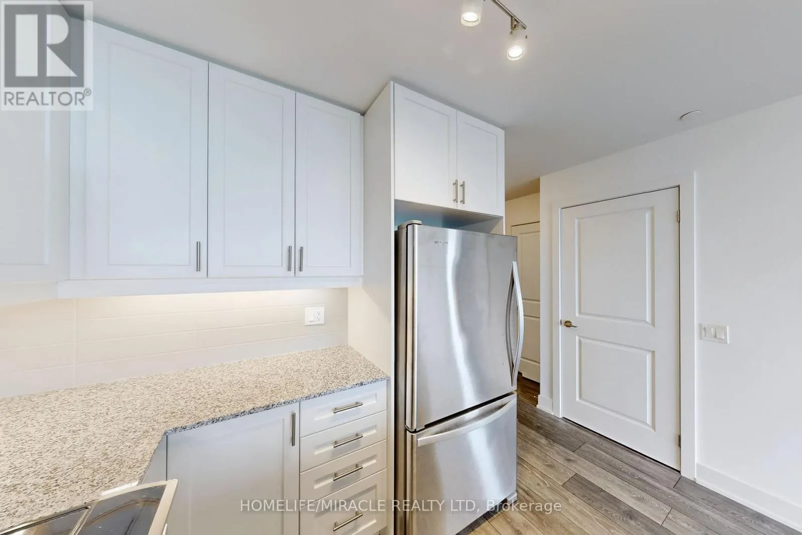 1106 - 1050 MAIN STREET E