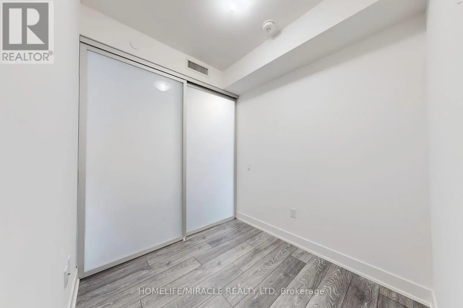 1106 - 1050 MAIN STREET E