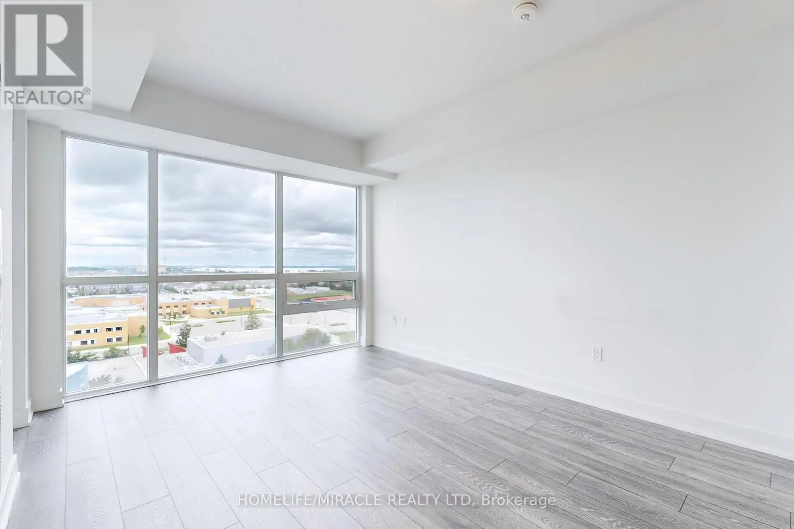 1106 - 1050 MAIN STREET E