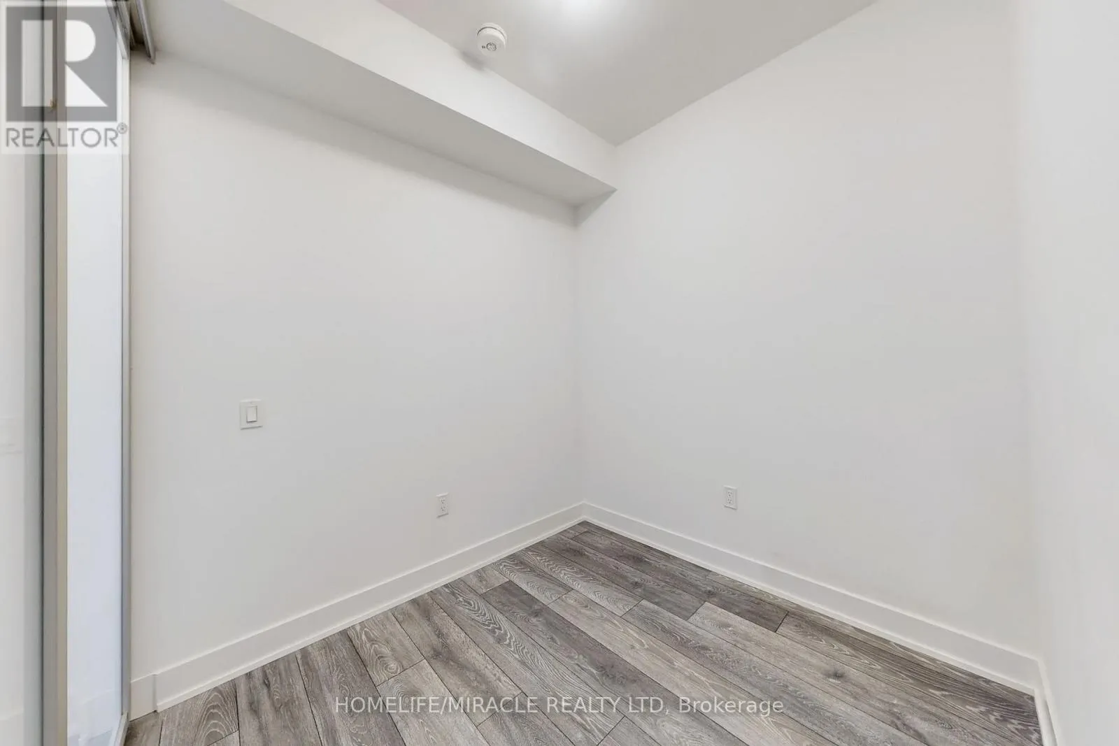 1106 - 1050 MAIN STREET E