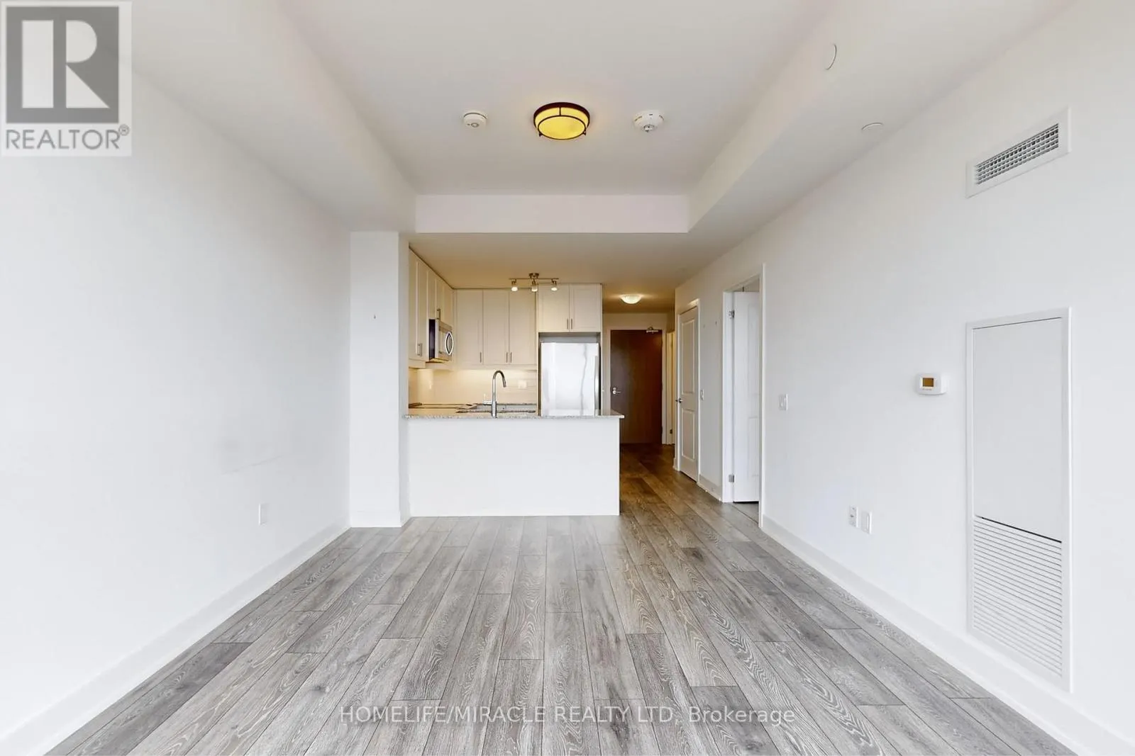 1106 - 1050 MAIN STREET E