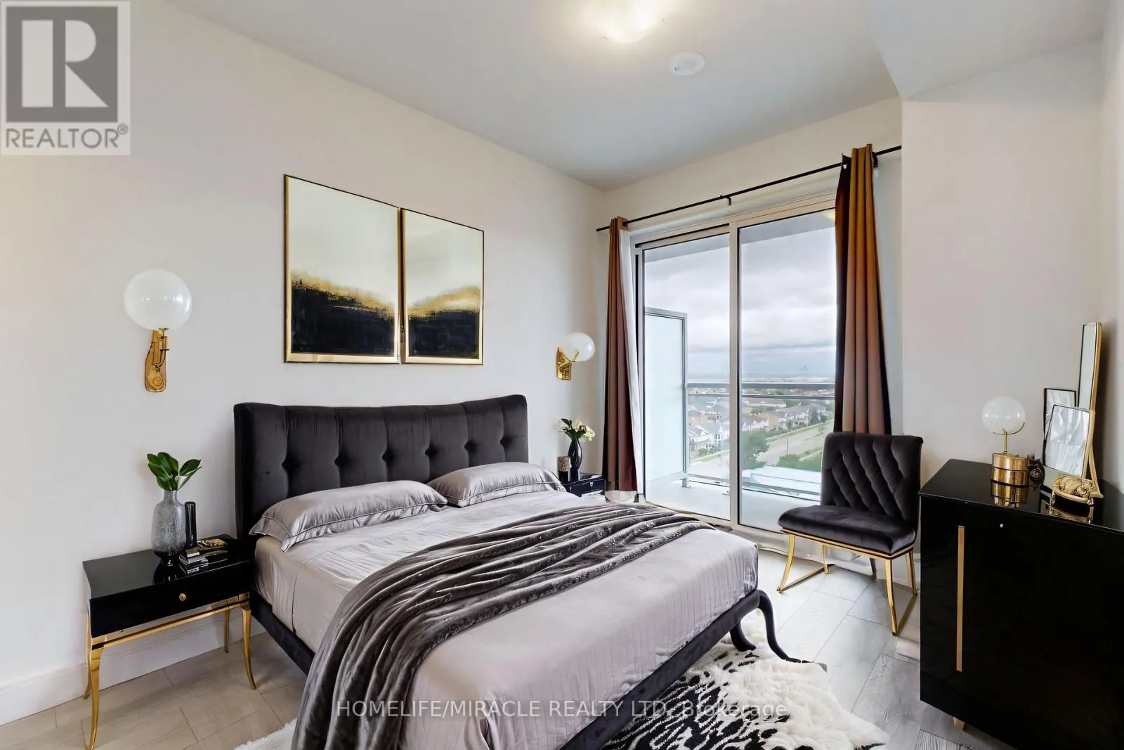 1106 - 1050 MAIN STREET E