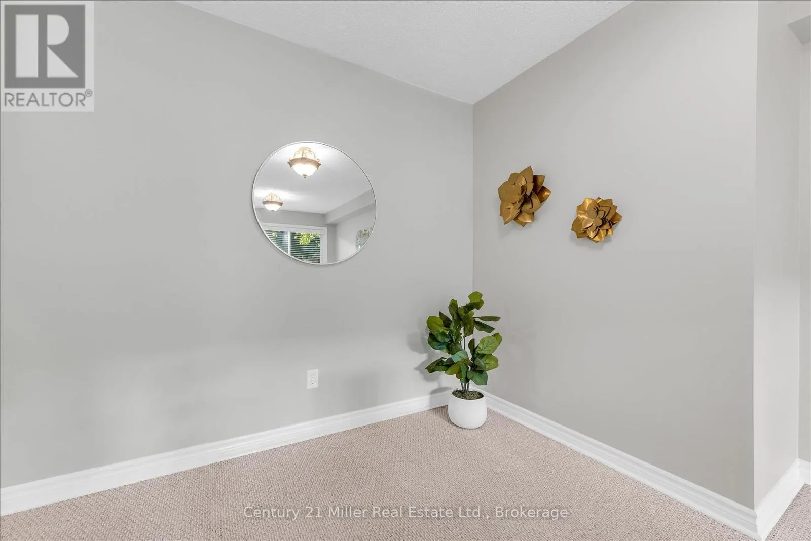 19 - 1310 HAMPTON STREET, #19