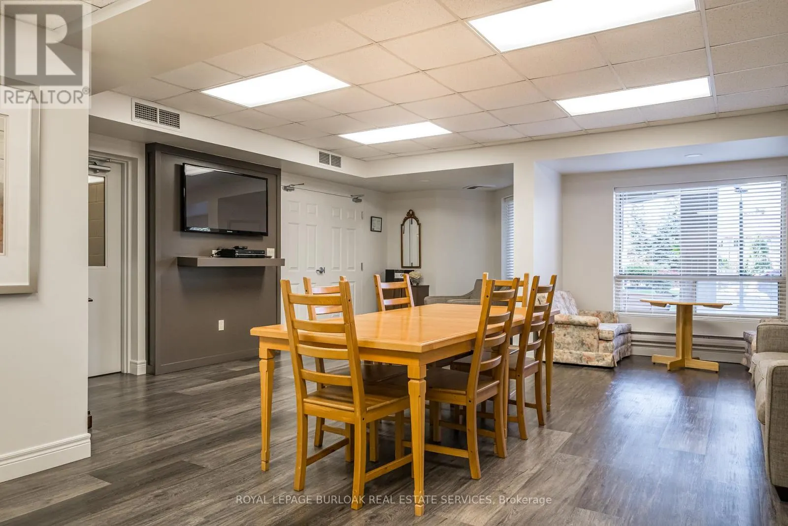 305 - 3497 UPPER MIDDLE ROAD