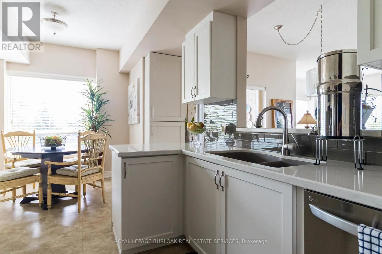 305 - 3497 UPPER MIDDLE ROAD