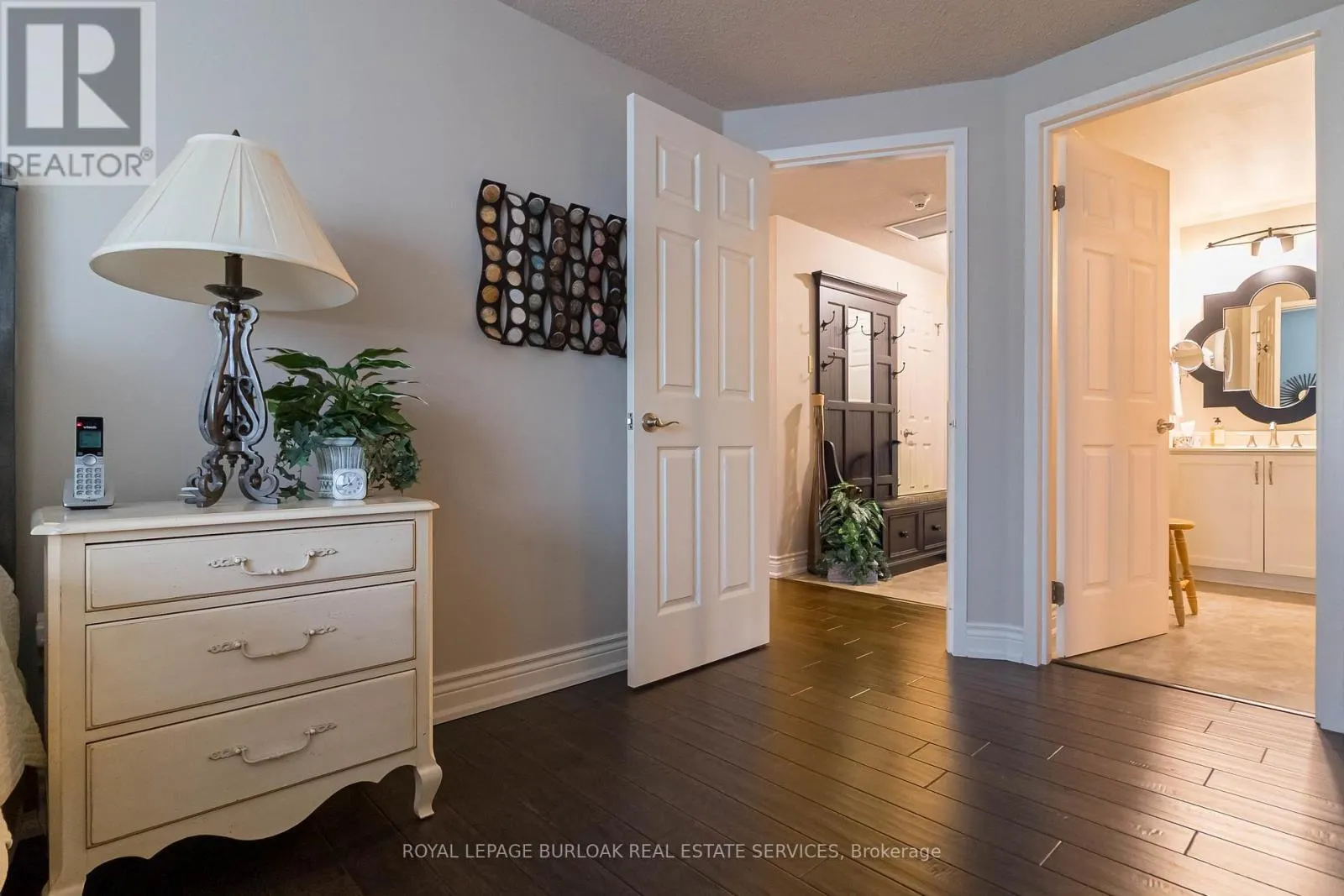 305 - 3497 UPPER MIDDLE ROAD