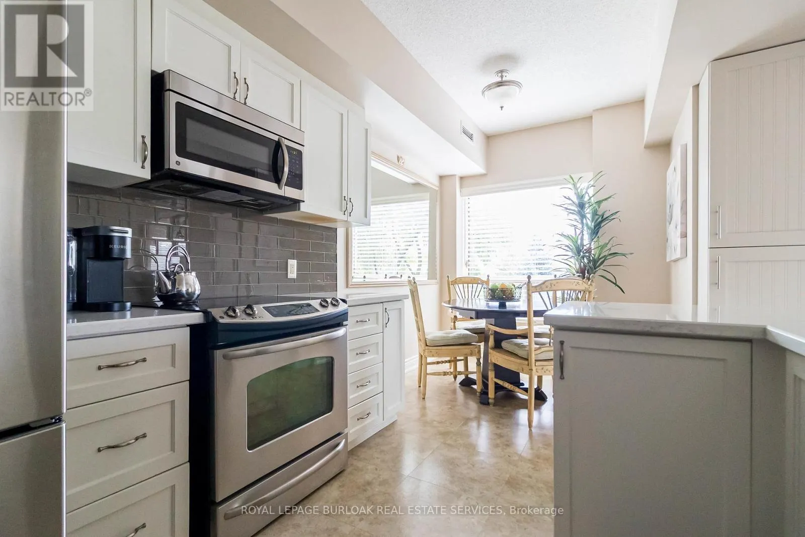 305 - 3497 UPPER MIDDLE ROAD