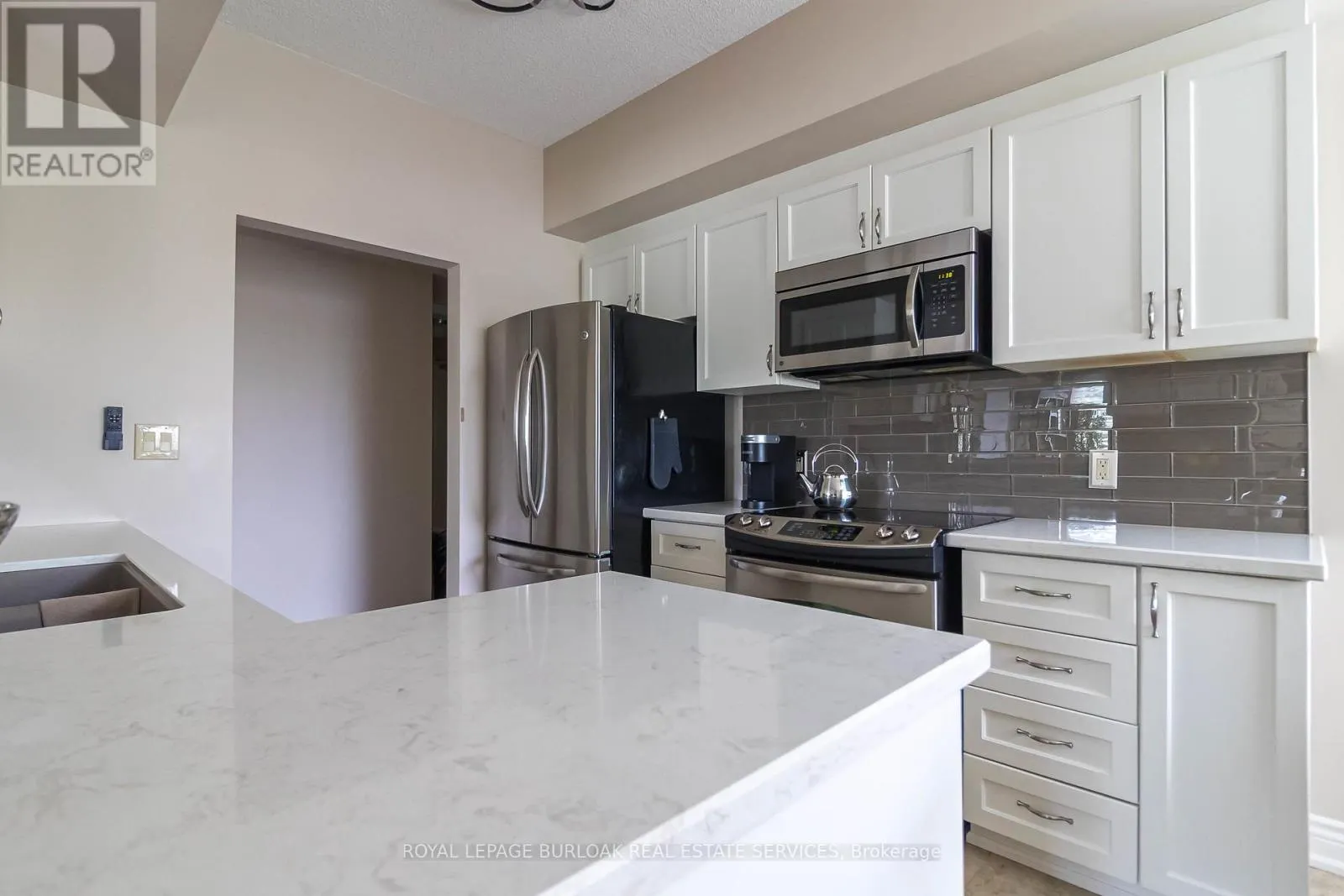 305 - 3497 UPPER MIDDLE ROAD