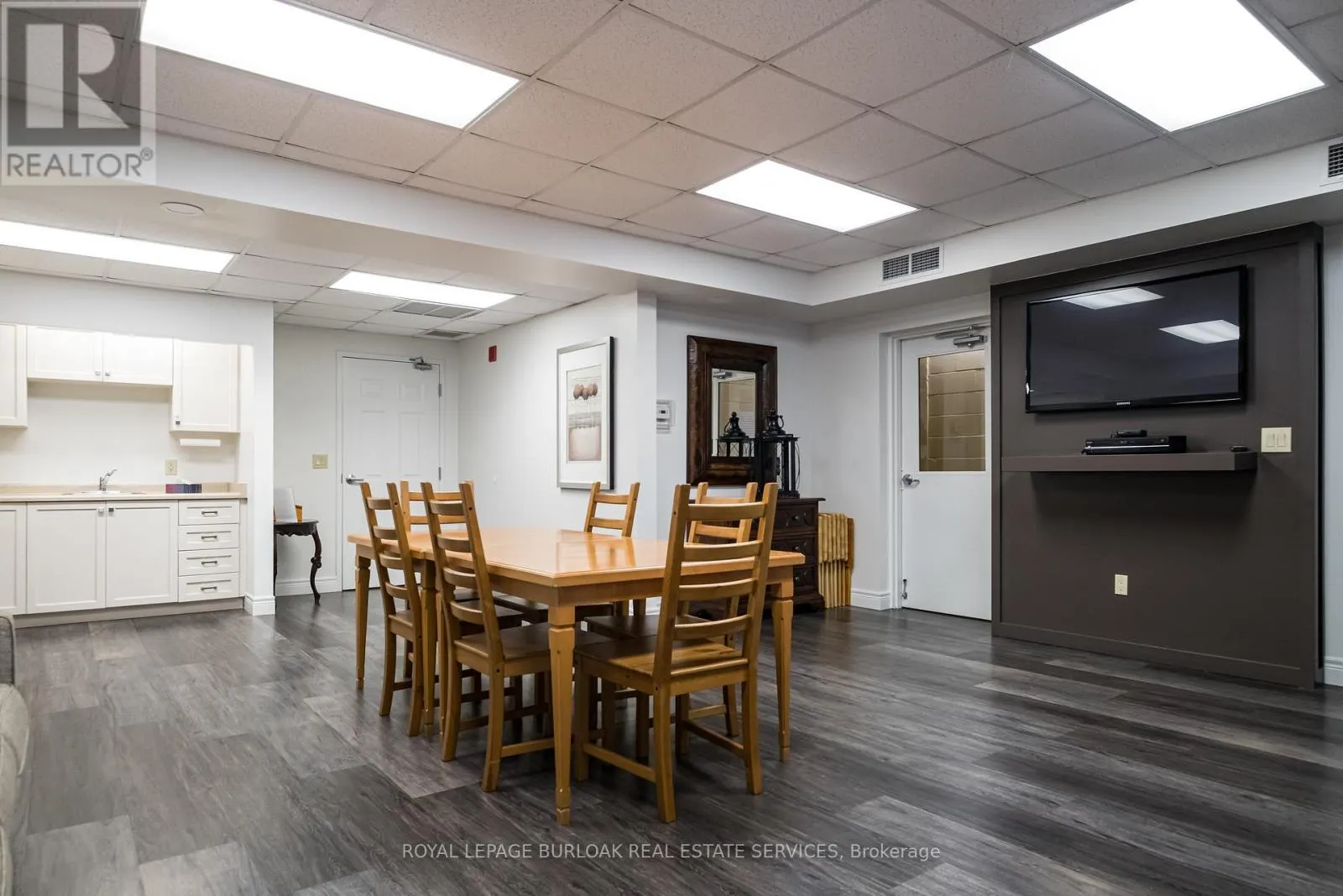 305 - 3497 UPPER MIDDLE ROAD