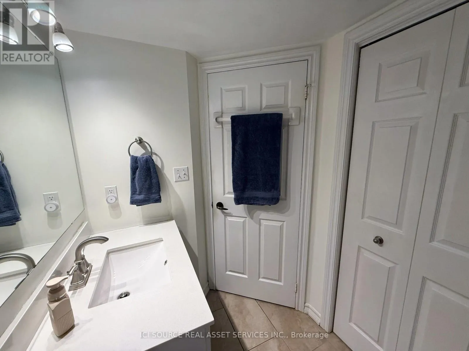 204 - 4003 KILMER DRIVE