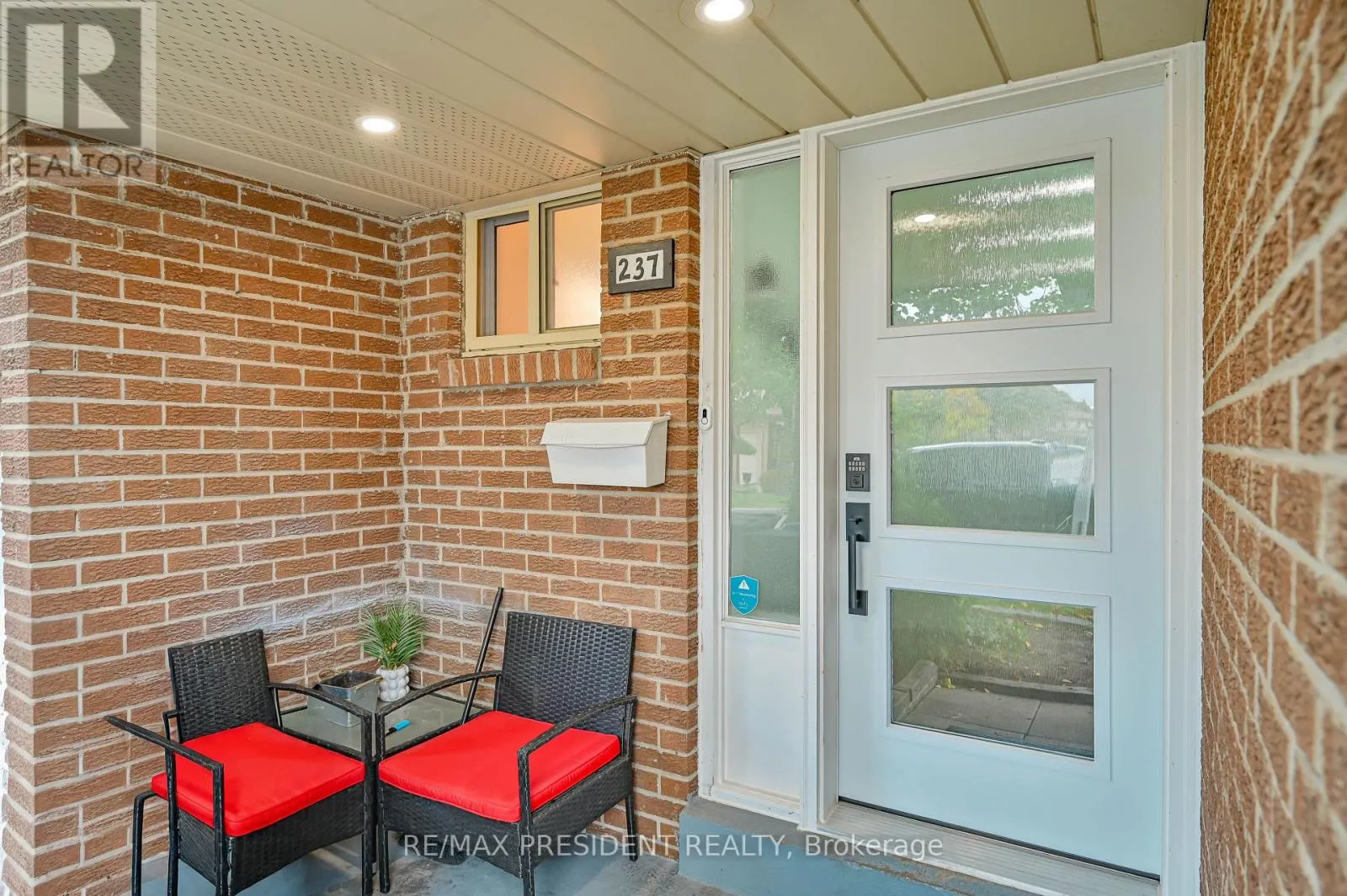 237 BARONWOOD CRESCENT