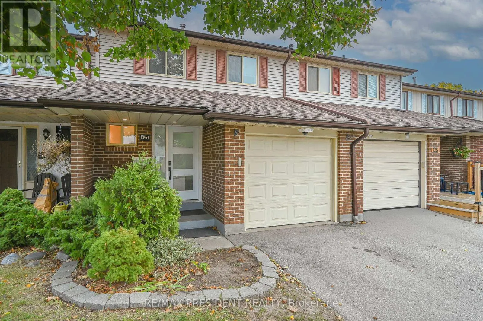 237 BARONWOOD CRESCENT