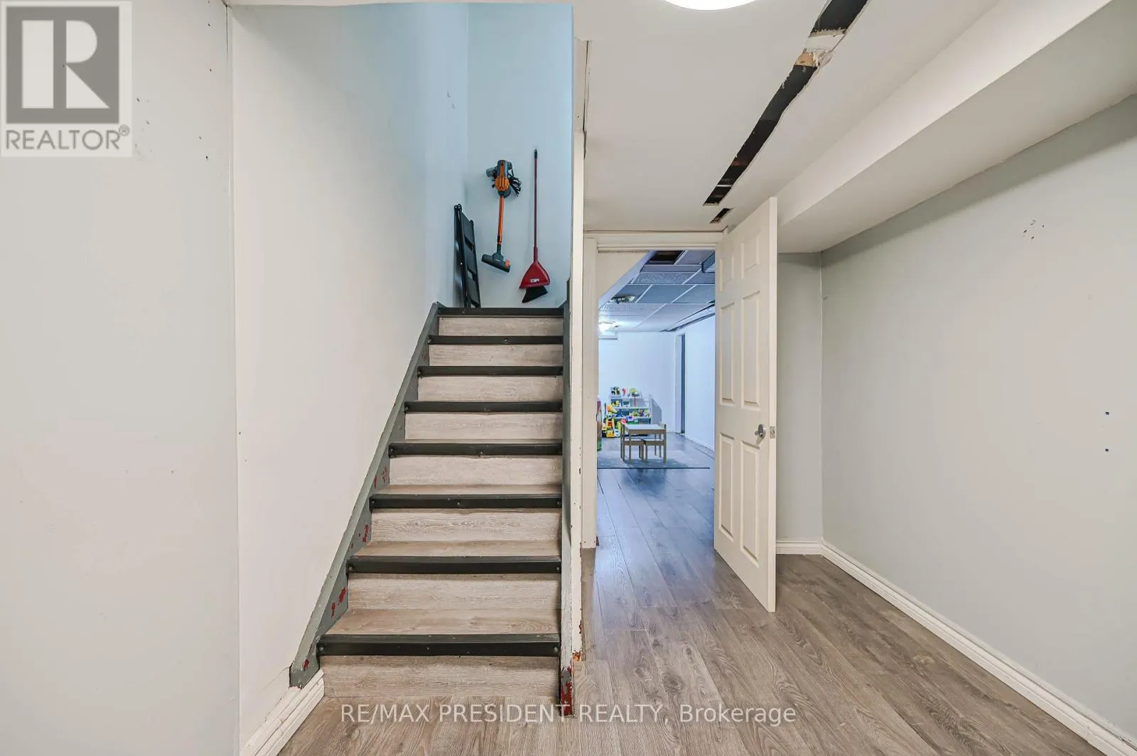 237 BARONWOOD CRESCENT