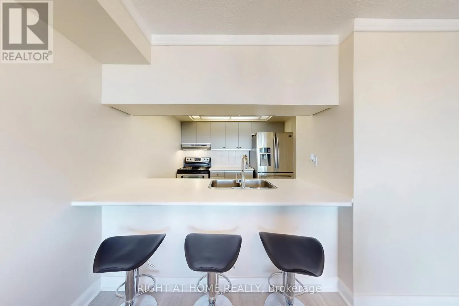 2206 - 22 HANOVER ROAD