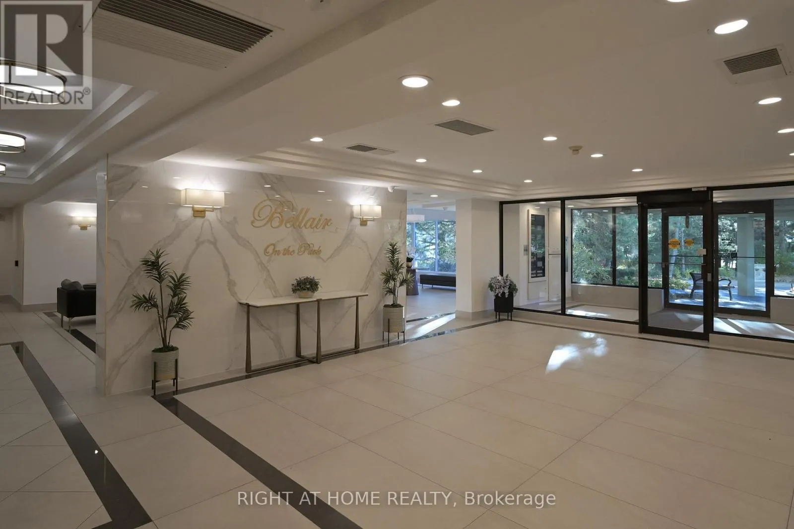 2206 - 22 HANOVER ROAD